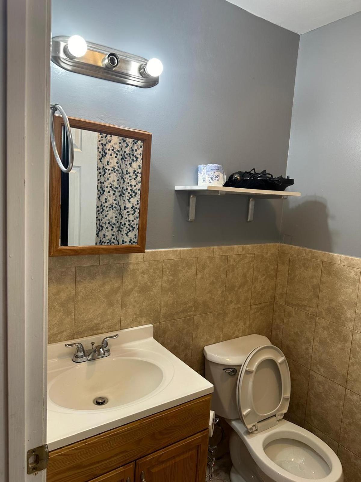 Divine Villa Guest House 65 Sherman 6Mins To Airport And 4Mins To Penn Station Newark Exterior photo