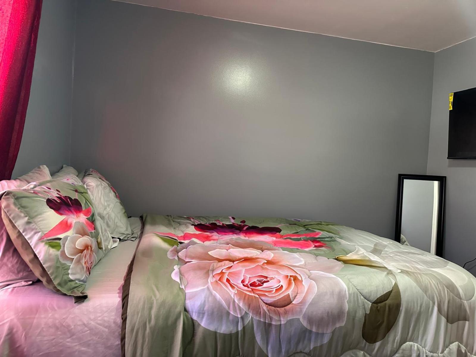 Divine Villa Guest House 65 Sherman 6Mins To Airport And 4Mins To Penn Station Newark Exterior photo